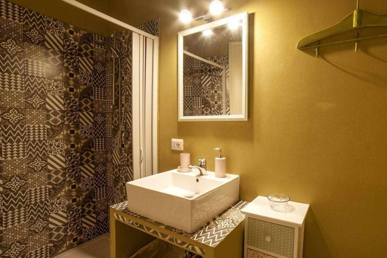 Elegante Villa Lu Centro Citta Con Parcheggio Cagliari Room photo